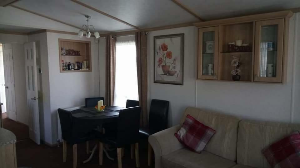 Chapmanholidaylets Cayton Bay Exterior photo